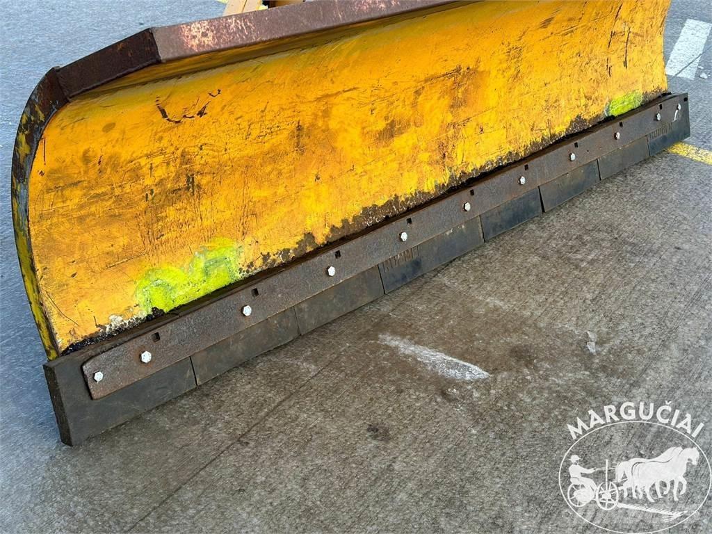 Borup , 2,7 m. Farm machinery