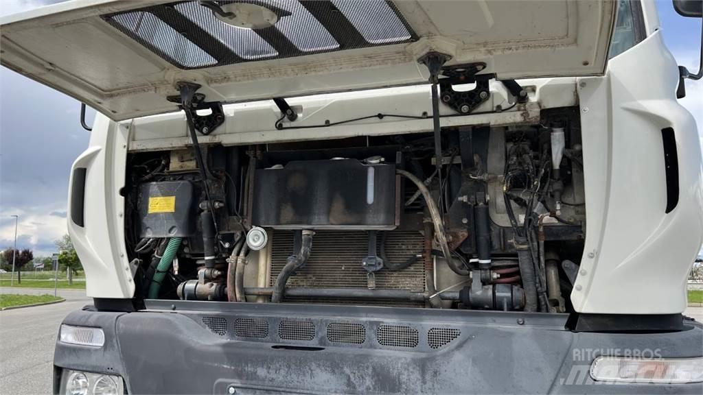 Astra HD8E 44.38 4x4 Tanker trucks