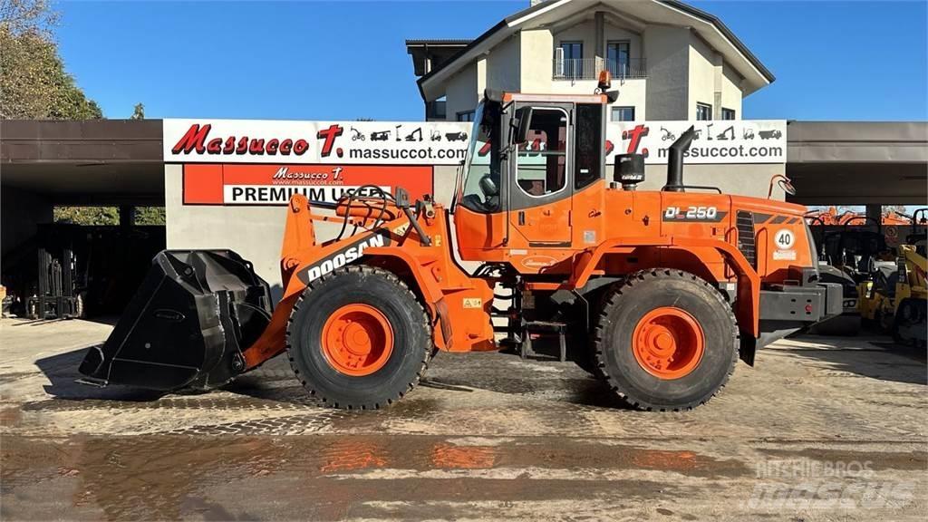 Doosan DL250 Wheel loaders