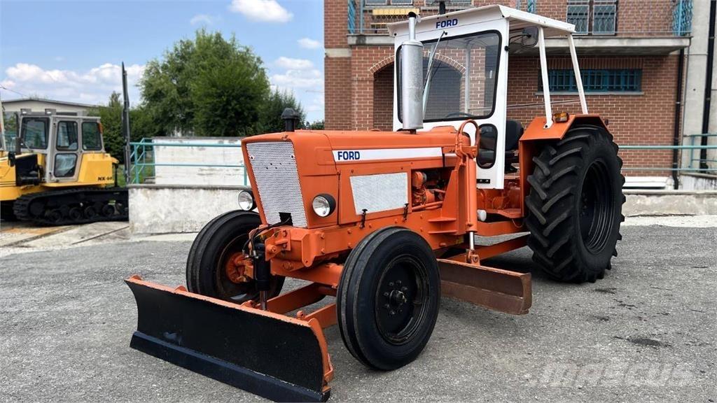Ford 5600 4X2 Crawler dozers