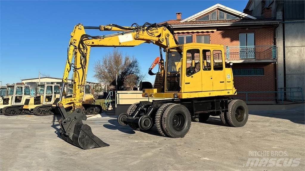 Fuchs MHB 230 ZW 4x4 Wheeled excavators