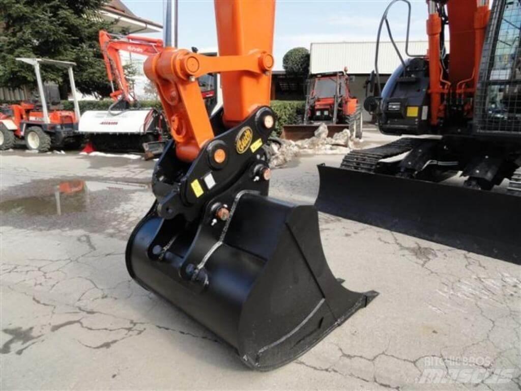 Hitachi ZX135 US-6 Excavators