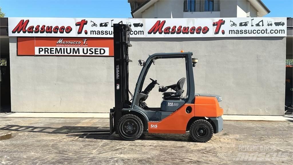 Toyota 02-8FDF30 Diesel trucks