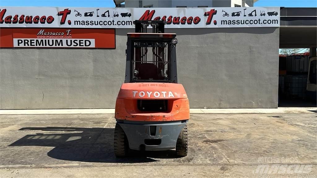 Toyota 42-7FDA50 Diesel trucks