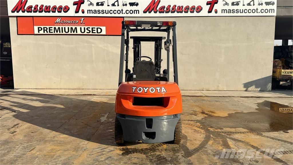 Toyota 62—7FDF25 Diesel trucks