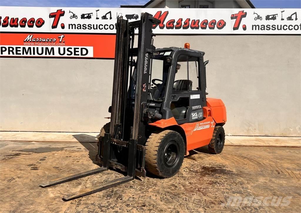 Toyota 7FD 40 Diesel trucks