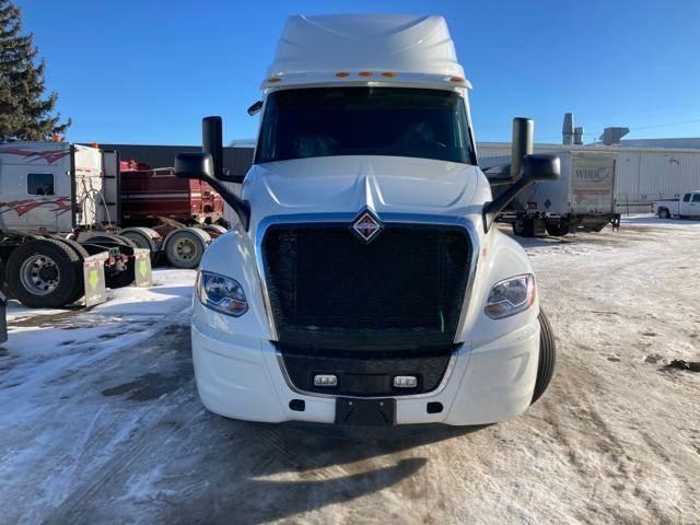 International LT Prime Movers