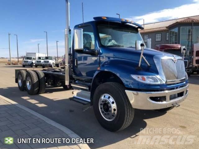 International MV Farm / grain trucks