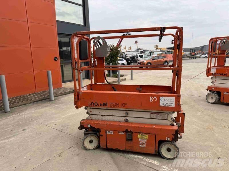 Snorkel S3215E Articulated boom lifts