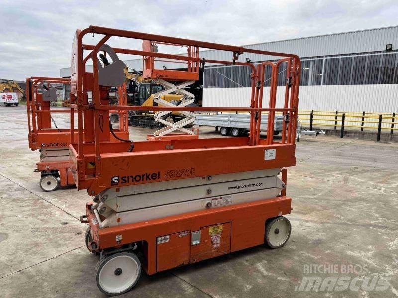 Snorkel SE3220E Articulated boom lifts