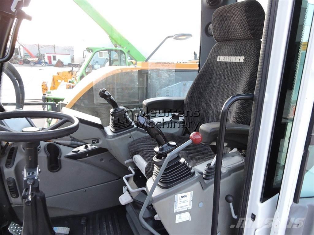 Liebherr A910 Wheeled excavators