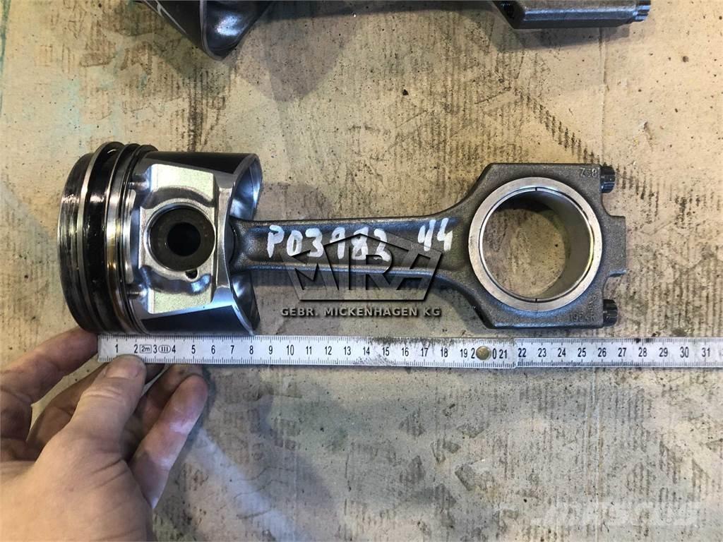 Deutz 2011 / Kolben Engines