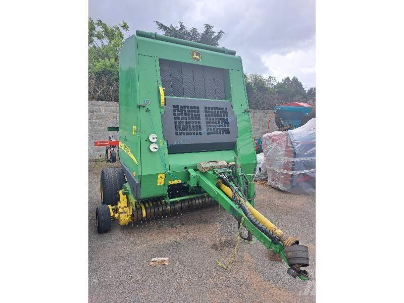 John Deere 592 Round balers