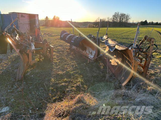 Dücker Schneepflug Reversible ploughs