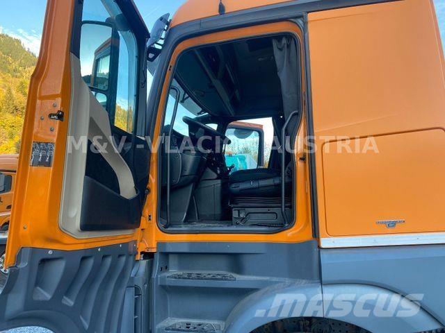 Mercedes-Benz 2542 Chassis Cab trucks