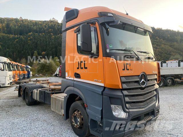 Mercedes-Benz 2542 Chassis Cab trucks