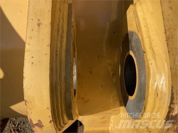 CAT 986H Buckets