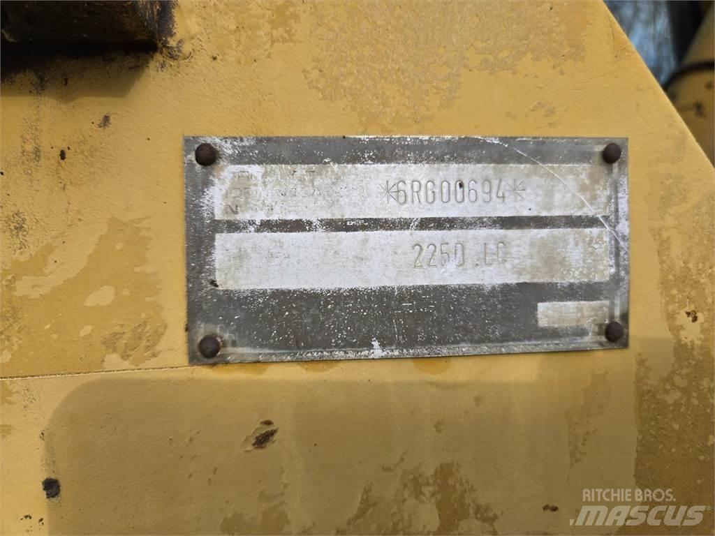 CAT 225D Crawler excavators