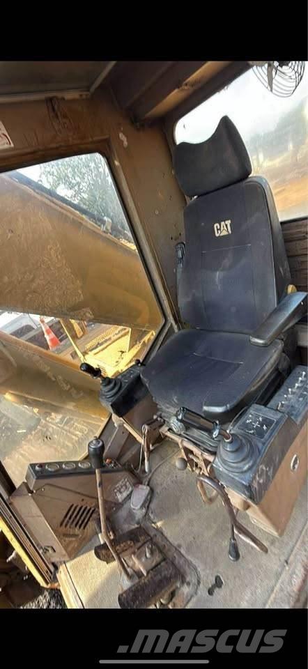 CAT 235B Crawler excavators