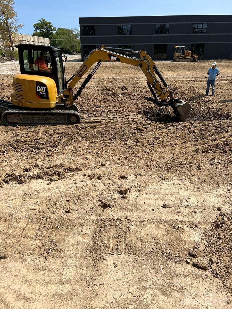 CAT 305 Mini excavators < 7t (Mini diggers)