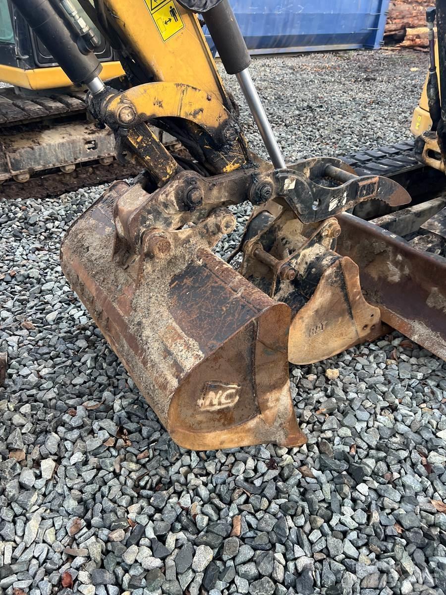 CAT 305 Mini excavators < 7t (Mini diggers)