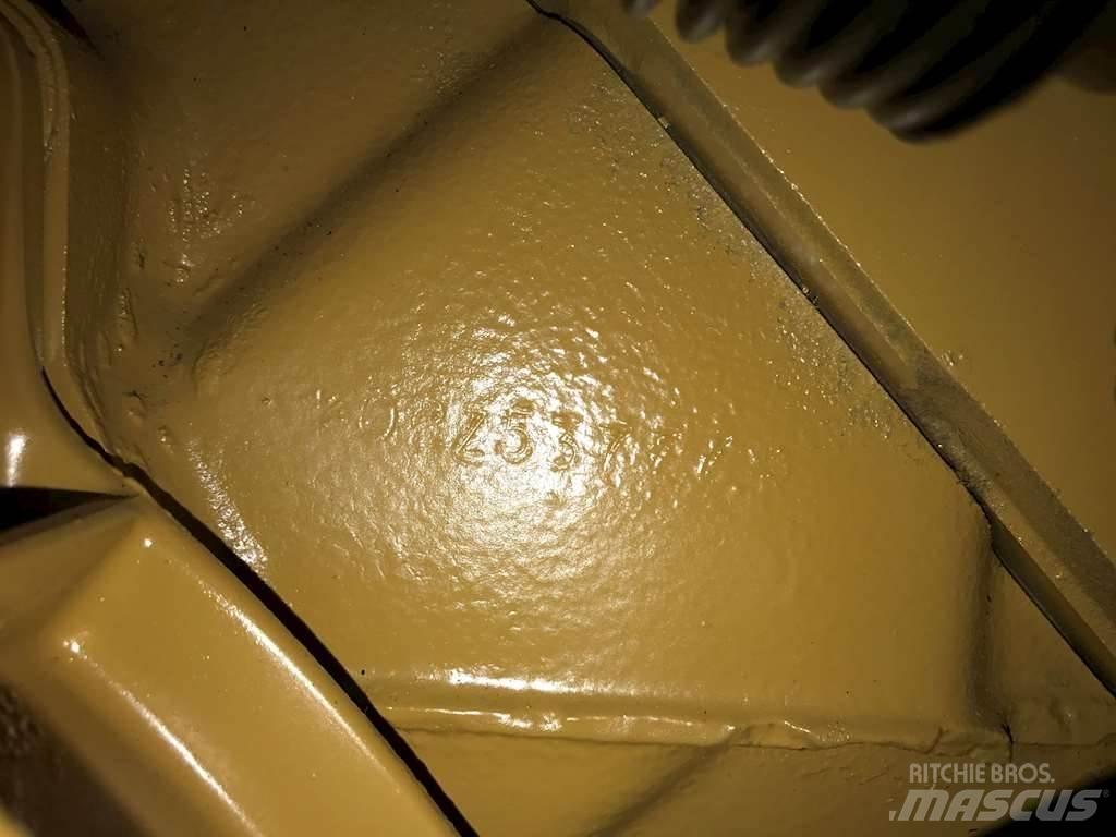 CAT 3208T Engines