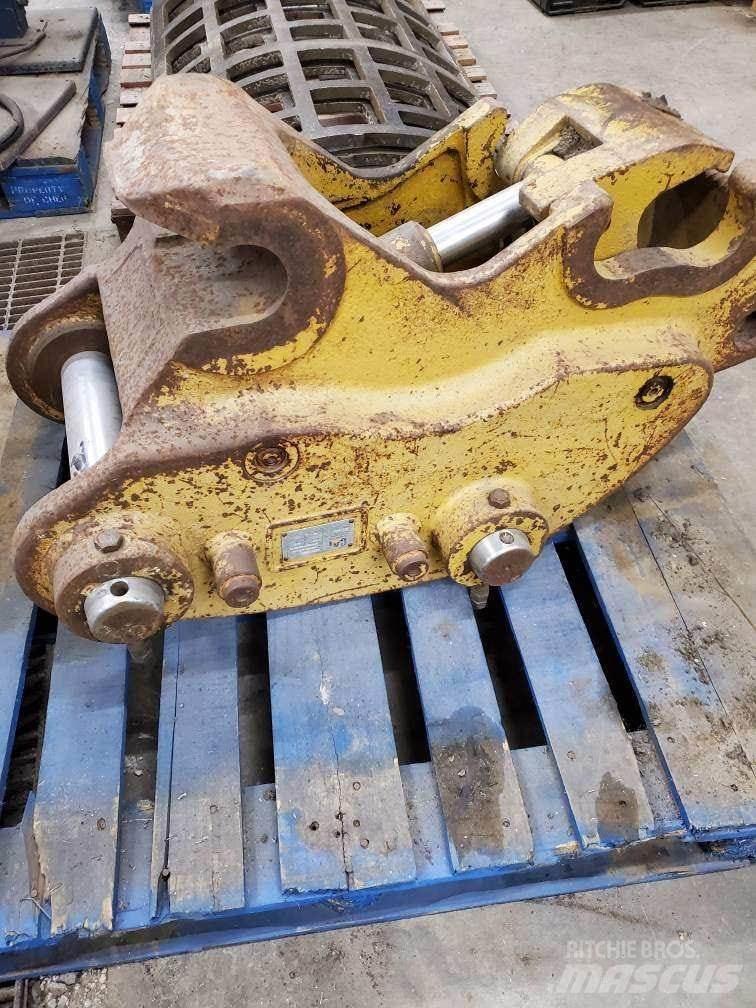 CAT 320DL Quick connectors