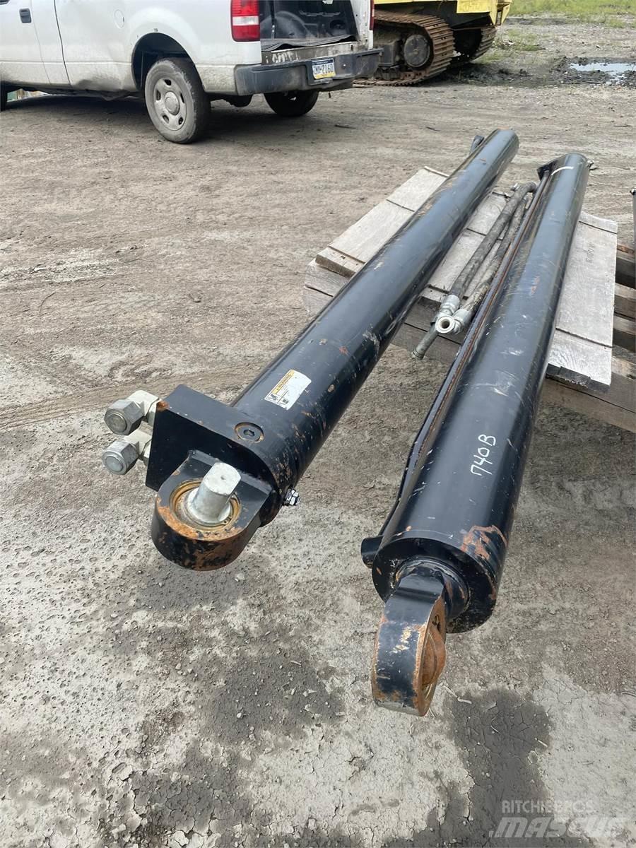 CAT 740B Other components