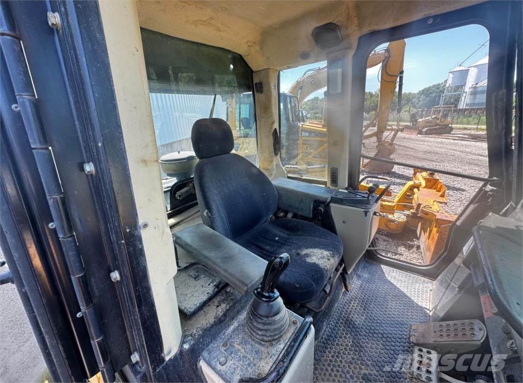 CAT 953C Crawler loaders