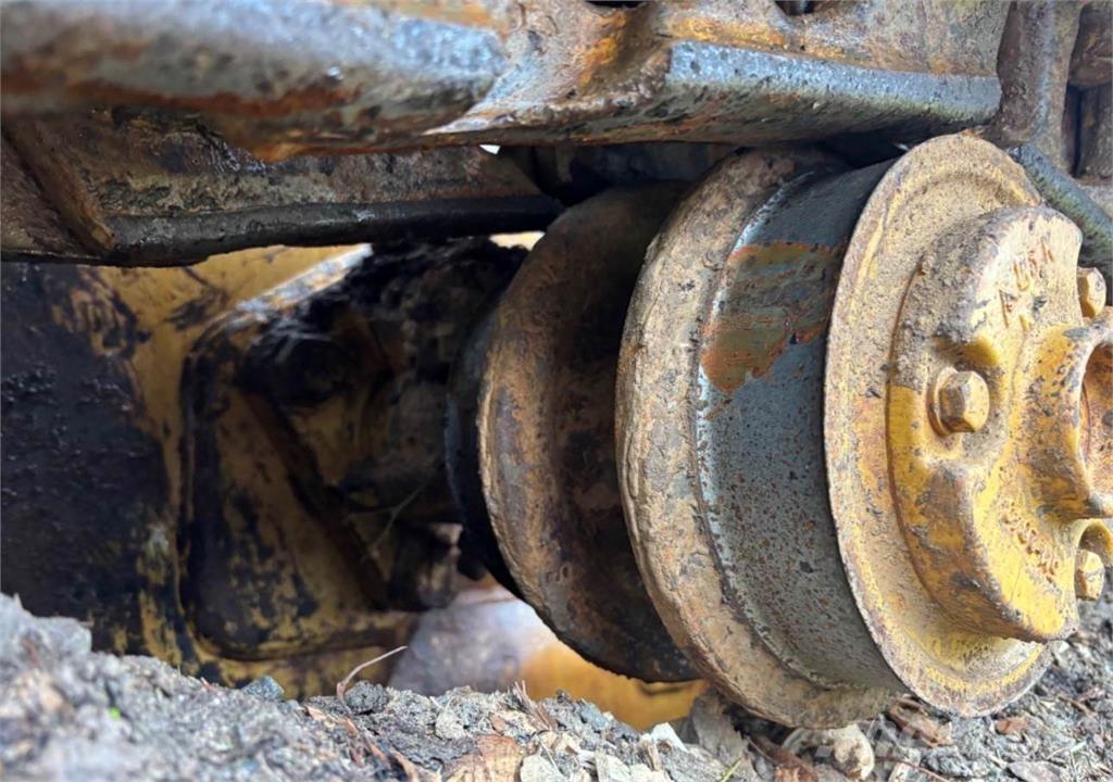 CAT 963B Crawler loaders