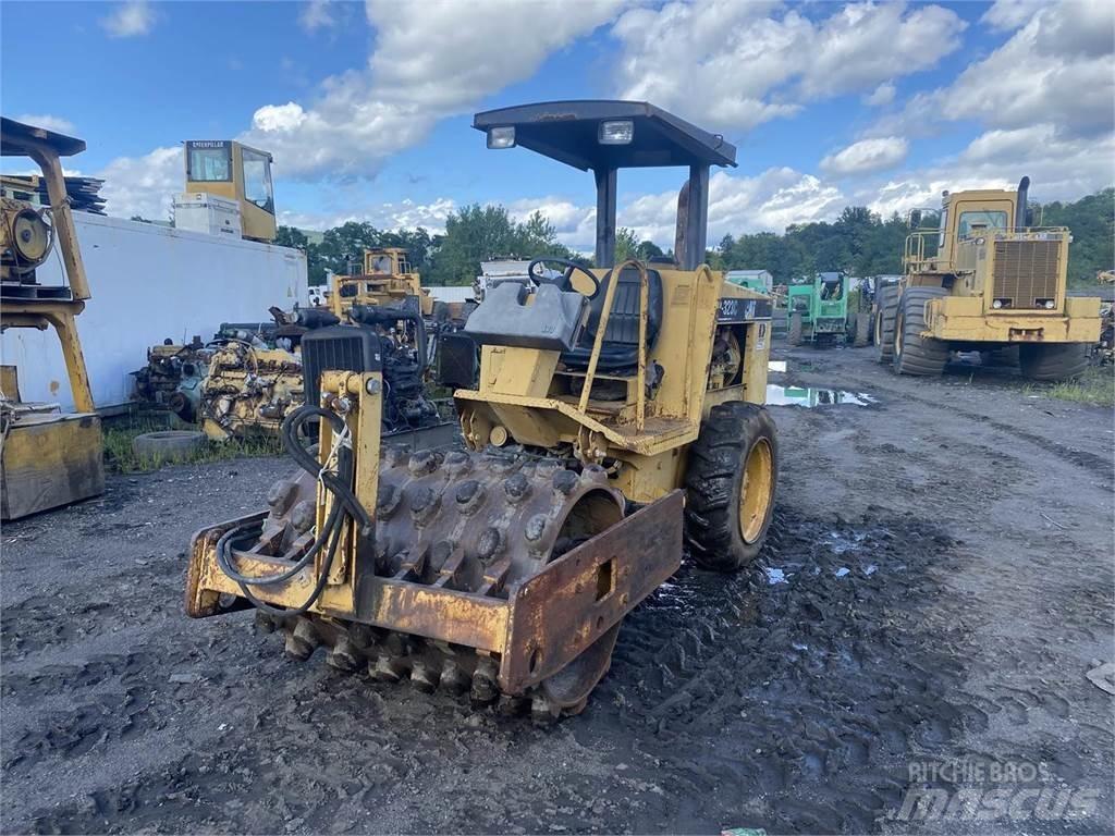 CAT CP323C Soil compactors