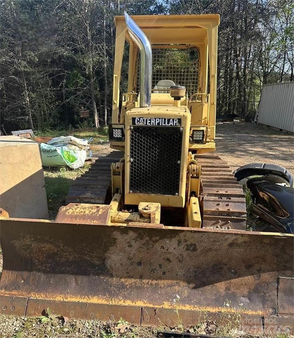 CAT D3B Crawler dozers