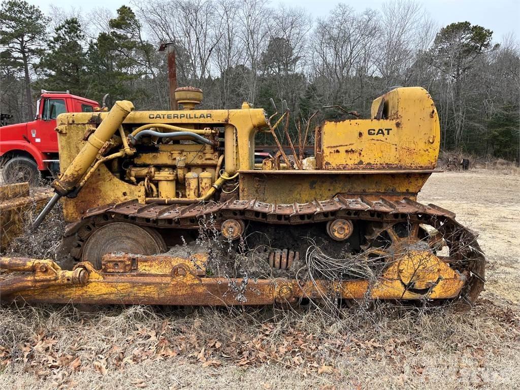 CAT D6 Crawler dozers