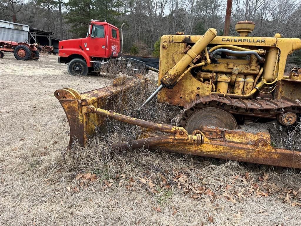 CAT D6 Crawler dozers