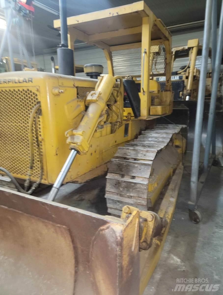CAT D6B Crawler dozers