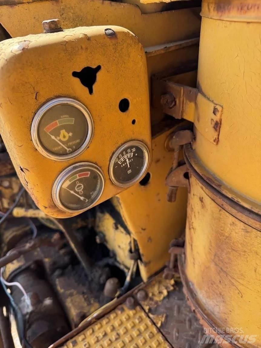 CAT D7 Crawler dozers