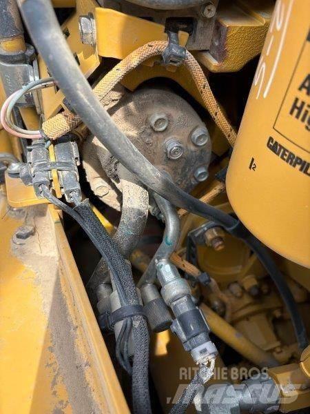 CAT D8T Crawler dozers