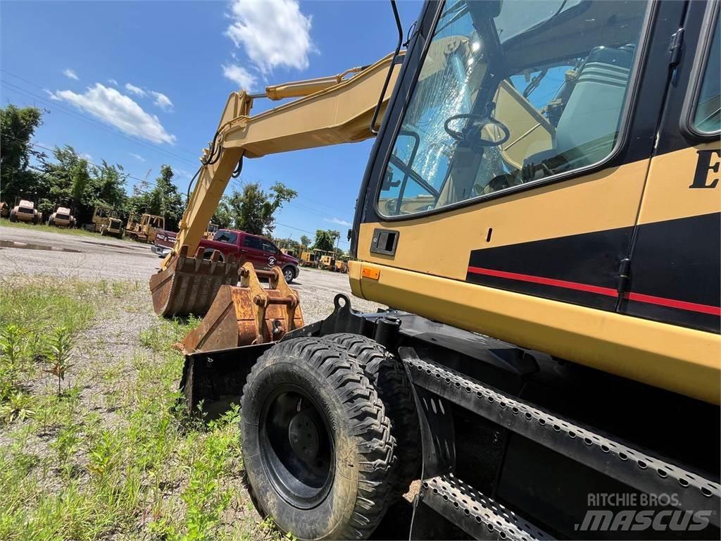 CAT M318 Wheeled excavators