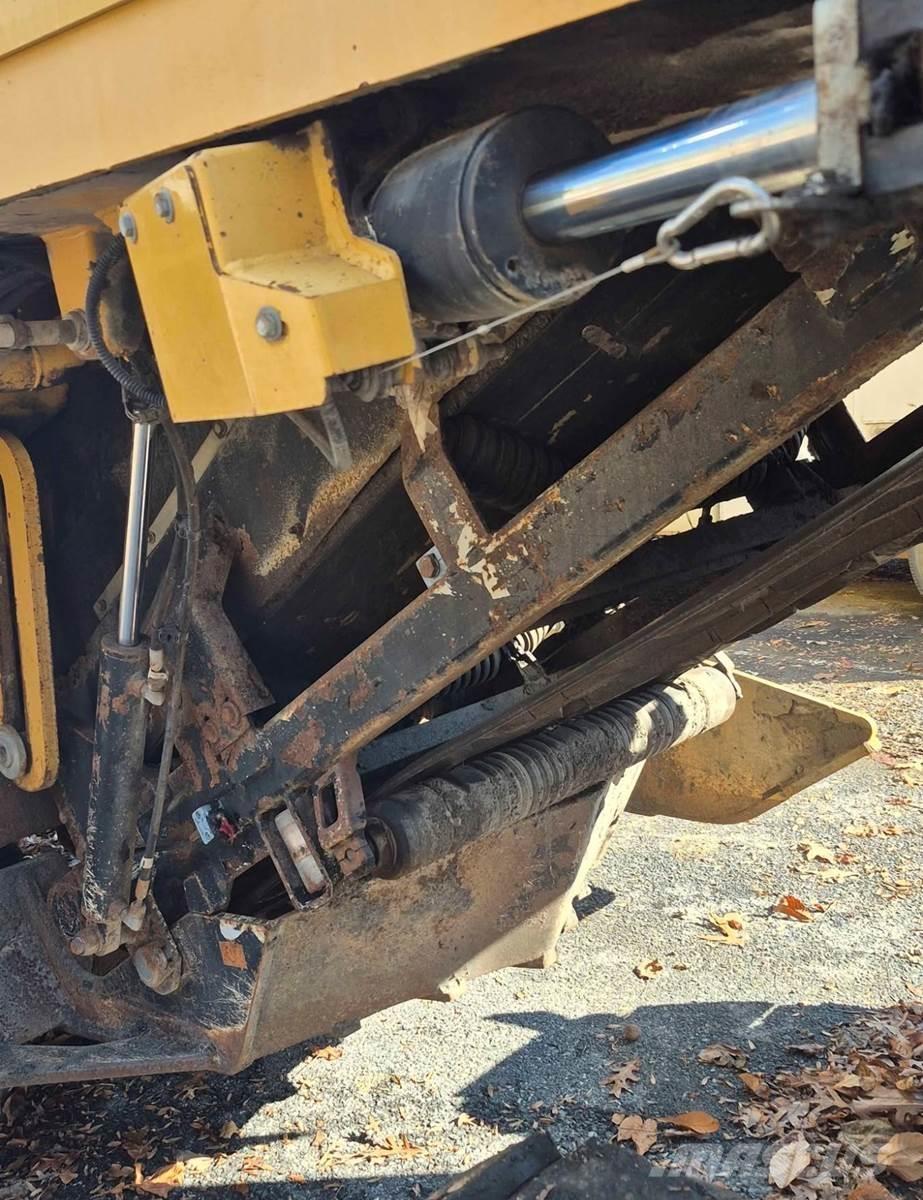 CAT PM200 Asphalt cold milling machines