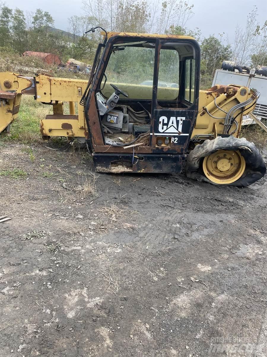 CAT TH82 Telescopic handlers