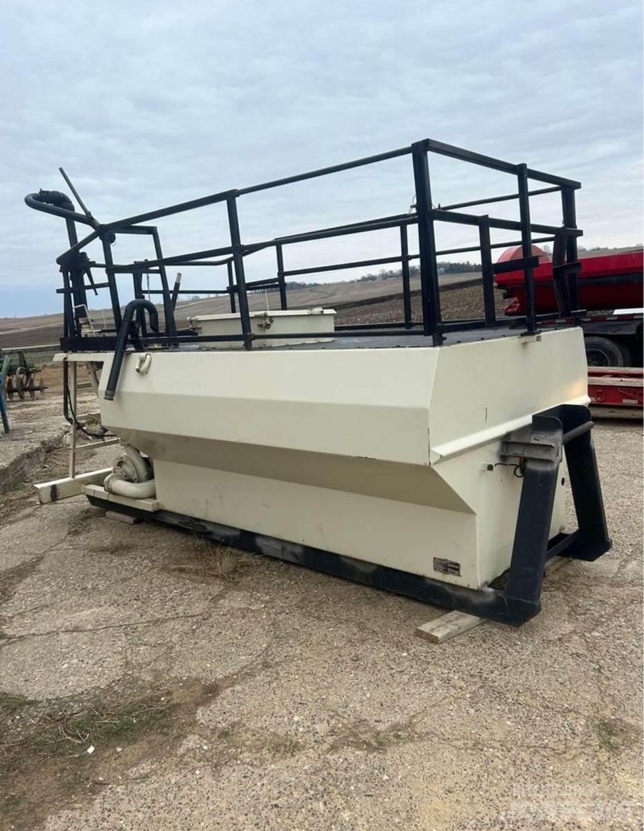 Finn T120 Hopper equipment, blowers and elevators
