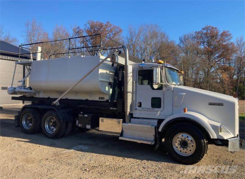 Finn T240 Hopper equipment, blowers and elevators