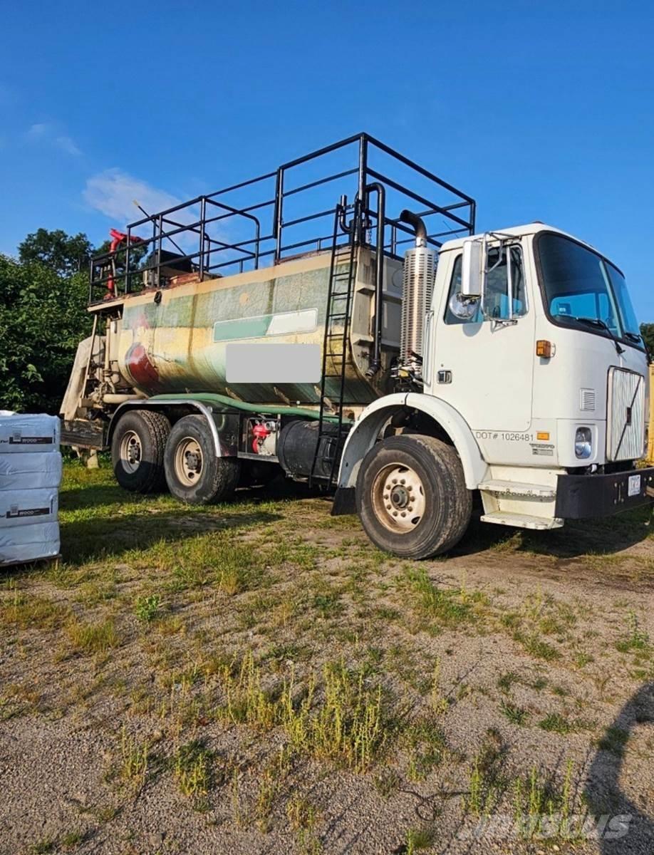 Finn T330 Hopper equipment, blowers and elevators
