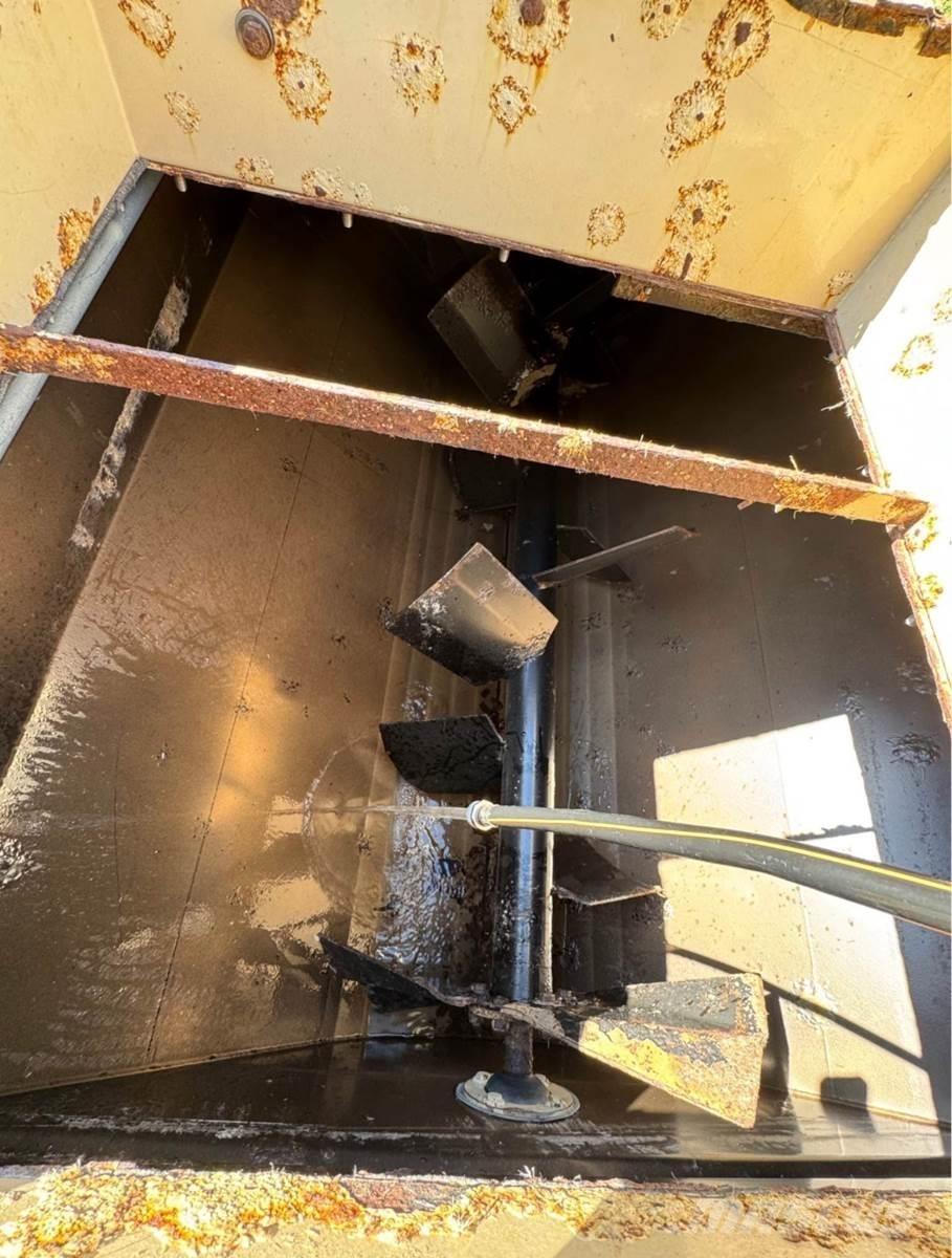 Finn T60T Hopper equipment, blowers and elevators