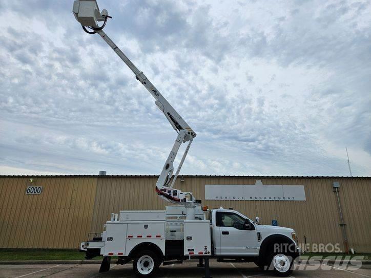 Ford F-550 Truck mounted platforms