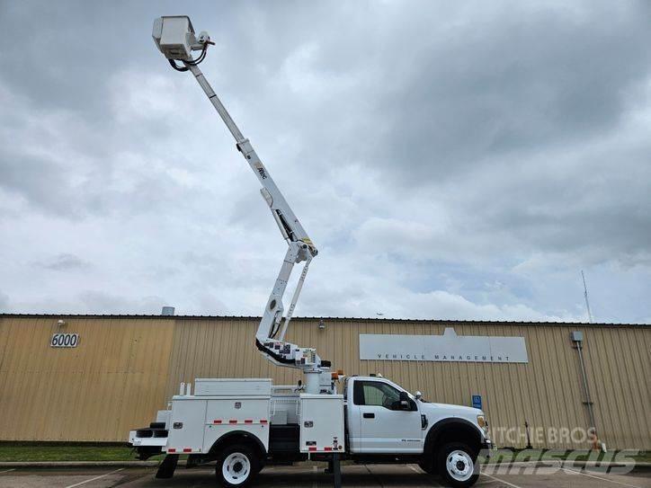 Ford F-550 Truck mounted platforms