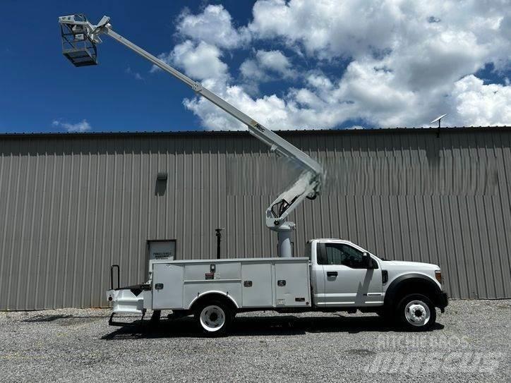 Ford F-550 Truck mounted platforms