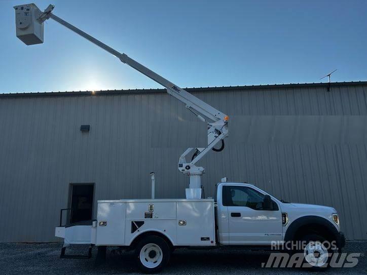 Ford F-550 Truck mounted platforms