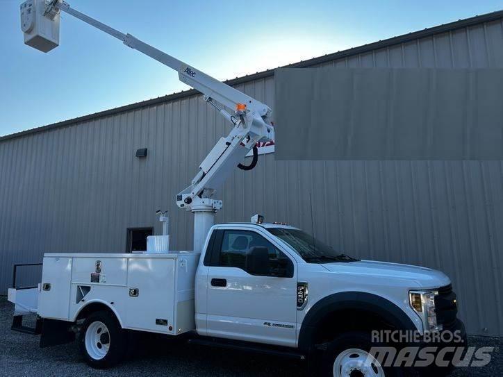 Ford F-550 Truck mounted platforms