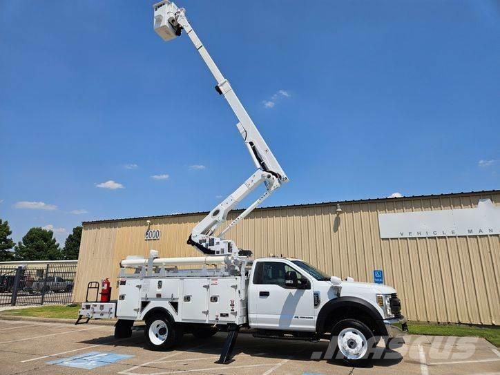 Ford F-550 Truck mounted platforms